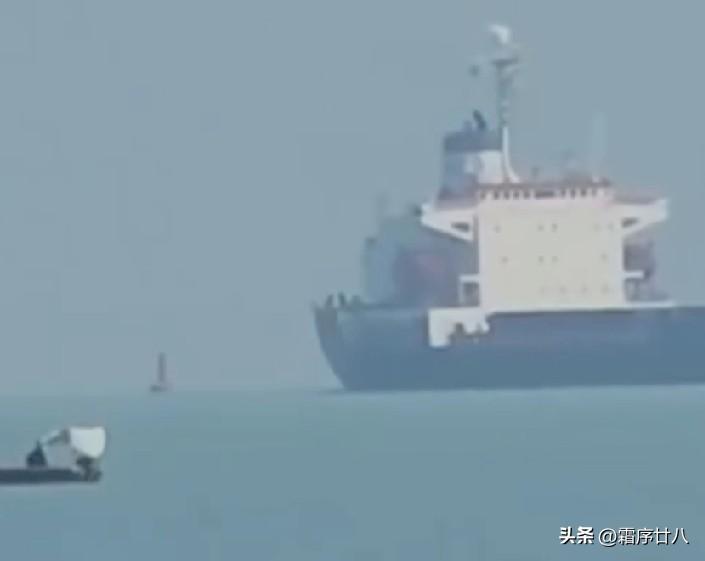 台媒爆料，澎湖渔船“大进满8号”25日驶入漳州龙海码头，网传因涉嫌在台海为大陆渔