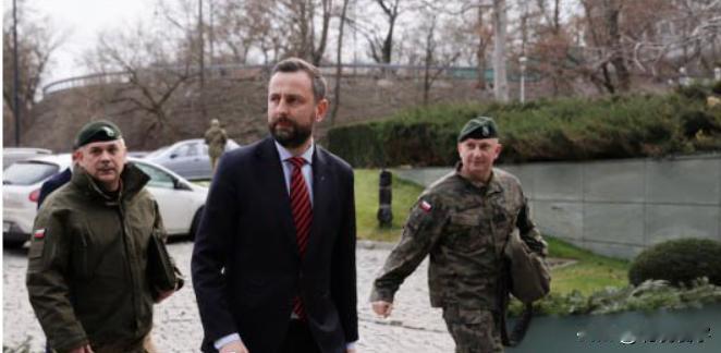 4月25日，波兰政府表示，波兰政府将帮助乌克兰当局，将流亡在波兰的，适合服役年龄