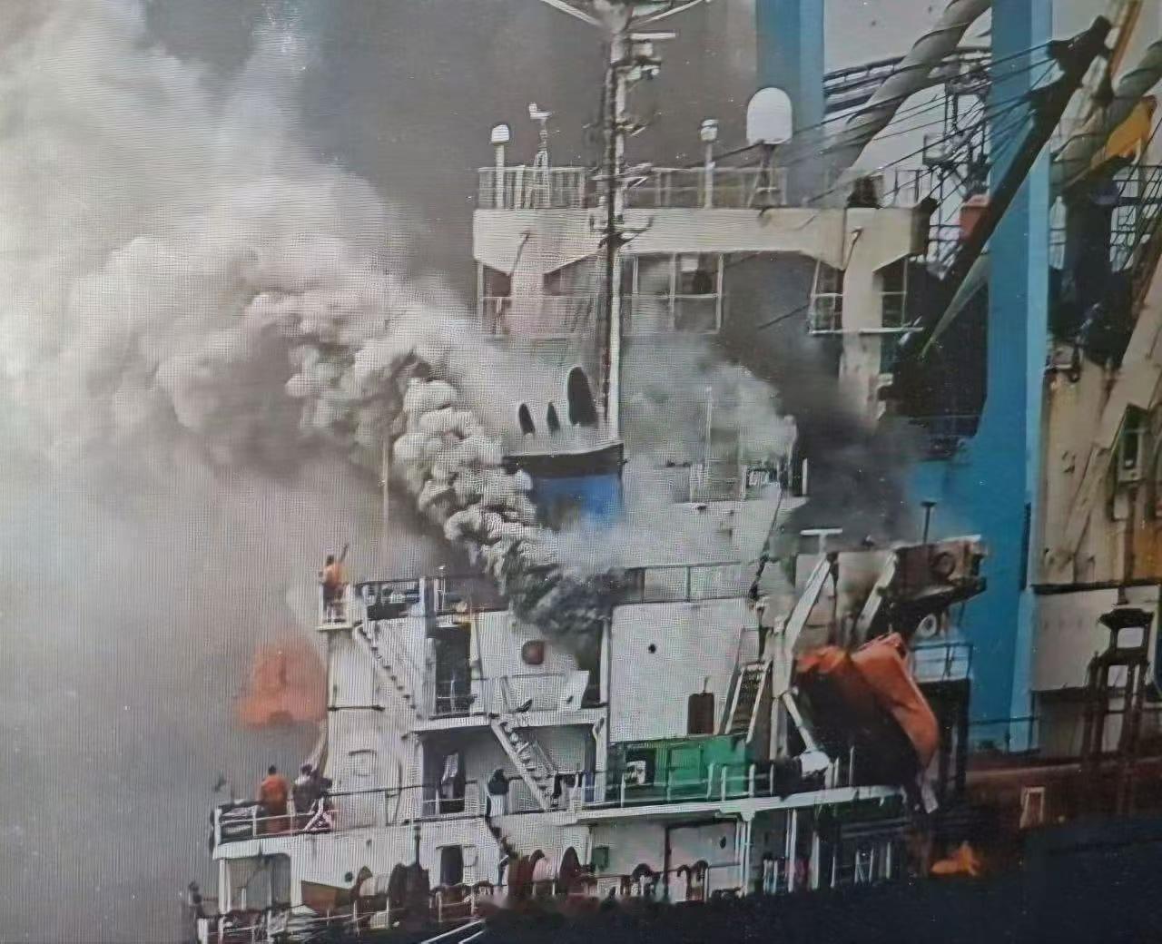 🇷🇺🔥🇺🇦今天，俄罗斯在乌克兰领海内袭击了一艘正在卸载矿物肥料的外国商