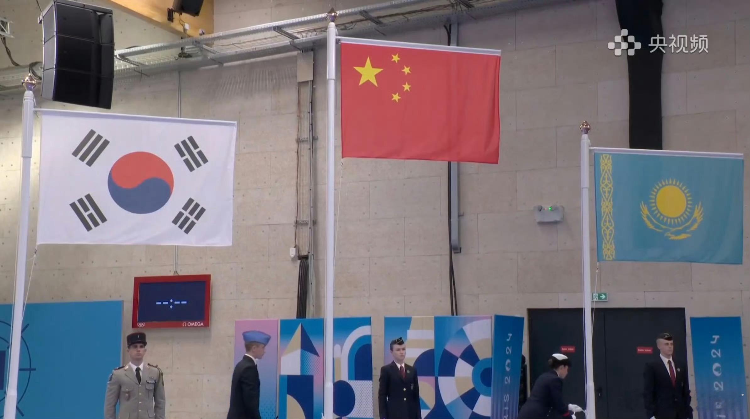#巴黎奥运会升国旗方式##巴黎奥运会升旗好简陋#这世界是一个巨大的草台班子 ​​