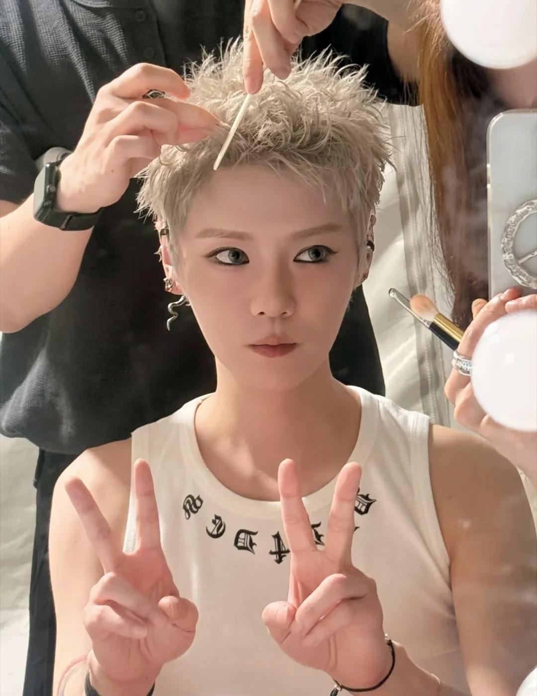 宝宝哥太可爱了！
还得是你鹿哥[害羞]
鹿晗