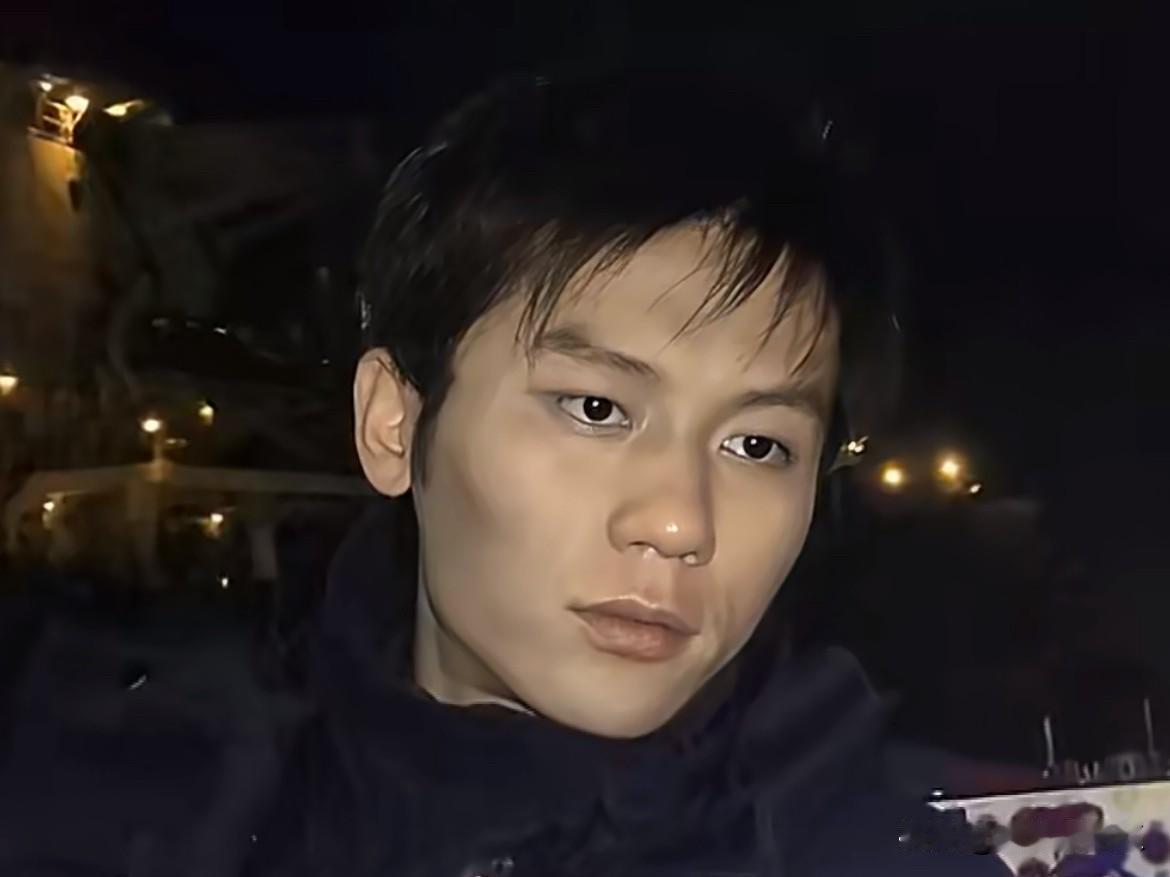 李晨的天终于亮了
他的心形石头背后故事真的太感人了，他为了不让父母离婚，自己亲手