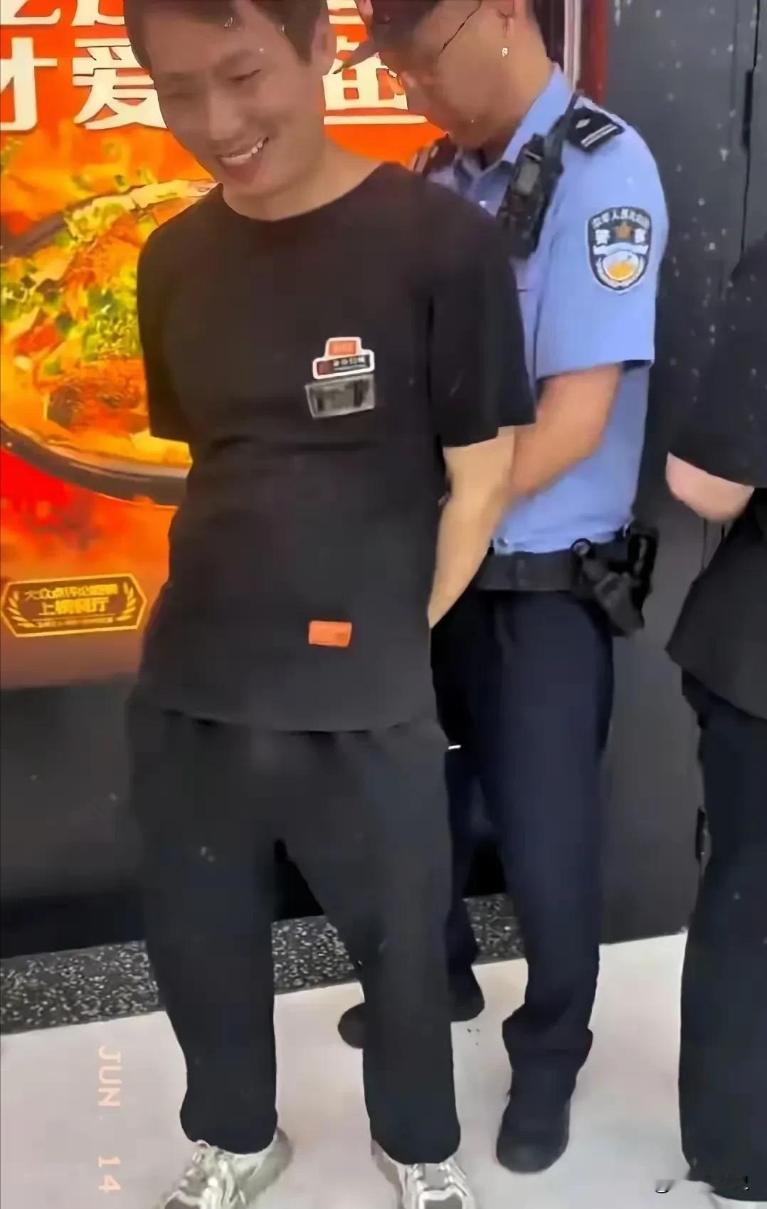 这个老员工笑不出来了！

不是他态度嚣张，而是北京警方出手了。

行政拘留14天
