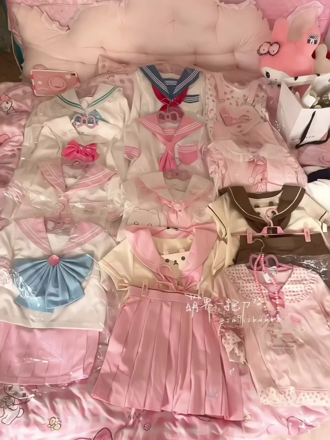 喜欢一个小女孩 就要给她买好多好多小裙子