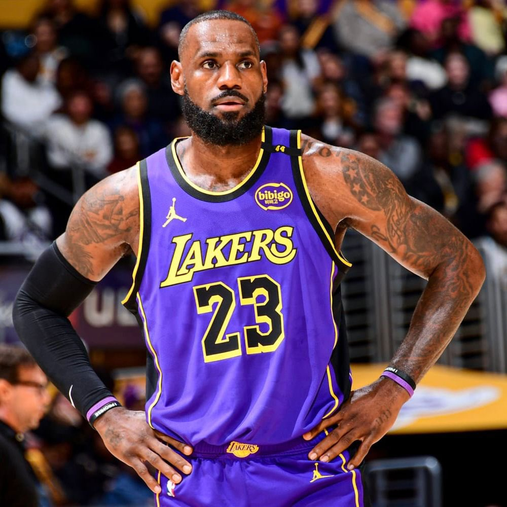 美媒《露天看台》盘点当今联盟每个年龄最佳球员，最年轻弗拉格，最年长詹姆斯。NBA