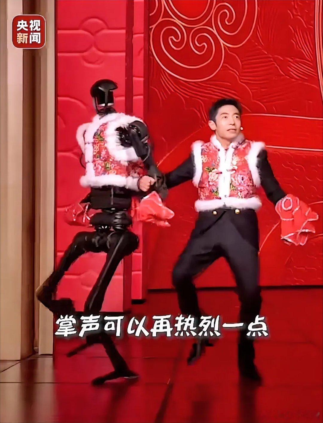 今年元宵晚会，5个亮点：第一、撒贝宁cos机器人，比机器人还像，谁来管管他[允悲