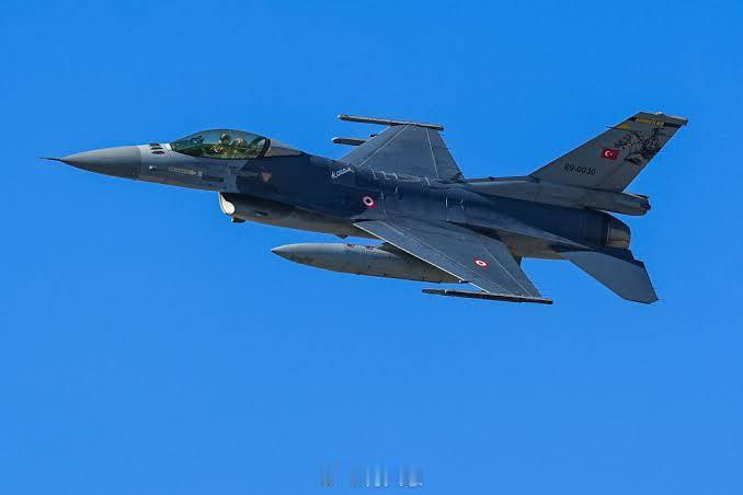 土耳其官员称，一架执行伊朗边境巡逻的 F-16 战机在从巴利凯尔希尔机场起飞后不