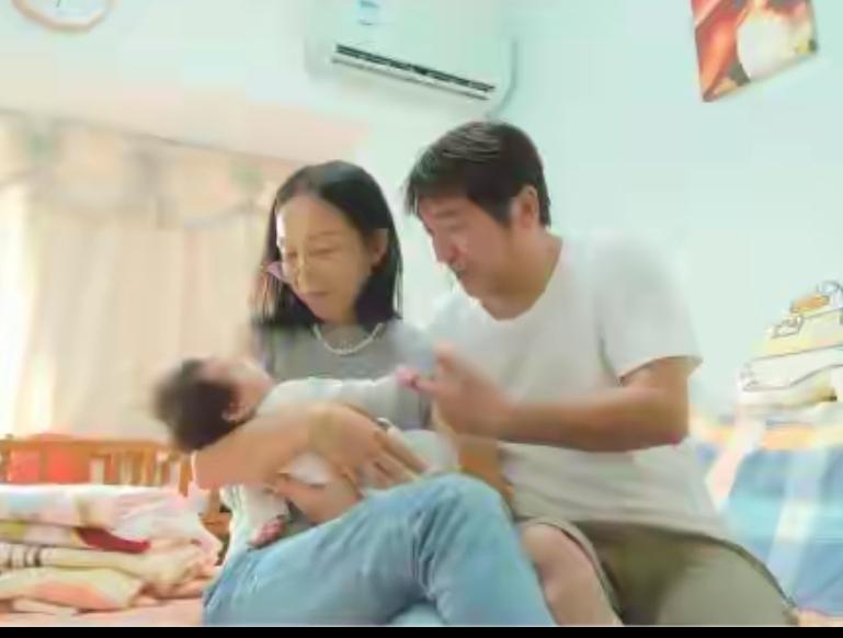 2023年7月，深圳家长赵晓冬的独生女雨婷离世后，通过社交平台分享女儿27年来的