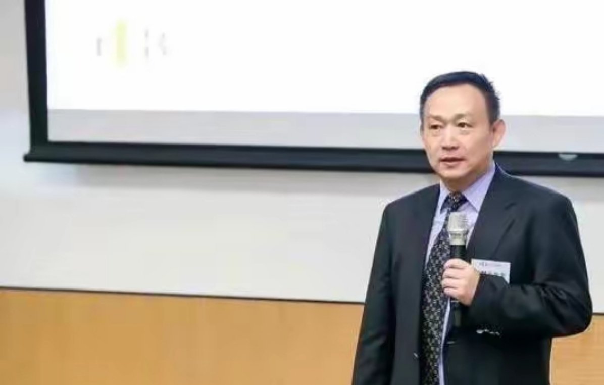 卢麒元：裸官不能在党政机关担任领导岗位，否则他会考虑他国利益 