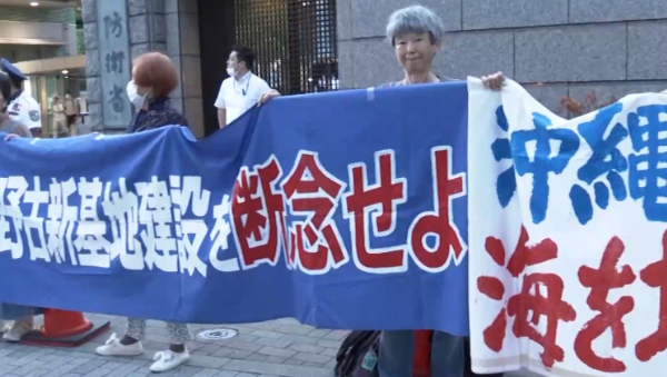 日本媒体12月1日报道，驻日美军岩国基地附近的水体被查出致癌物超标，但日本政府却