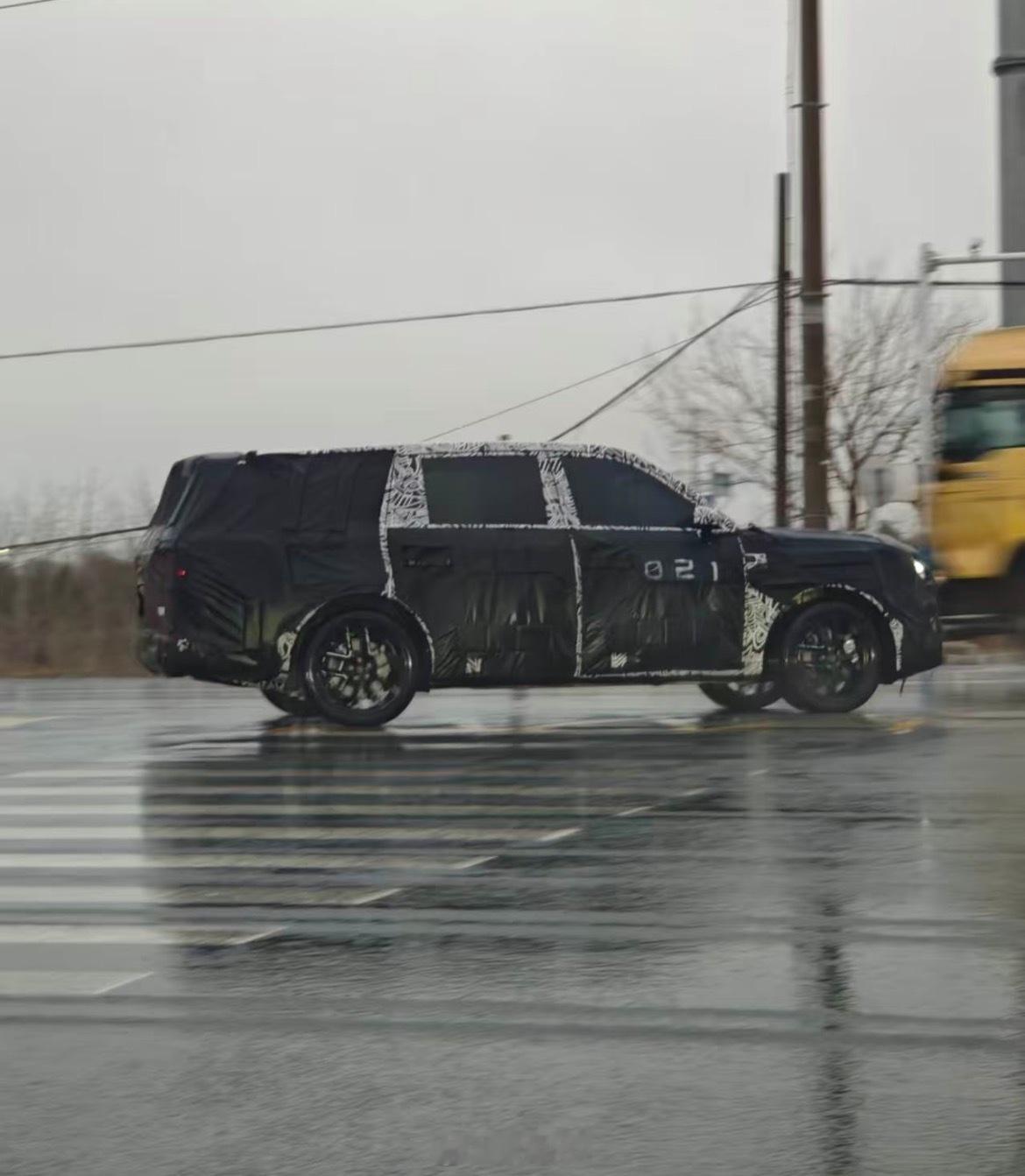 一个冷知识，小米YU9的测试车，2024年底就有网友拍到了