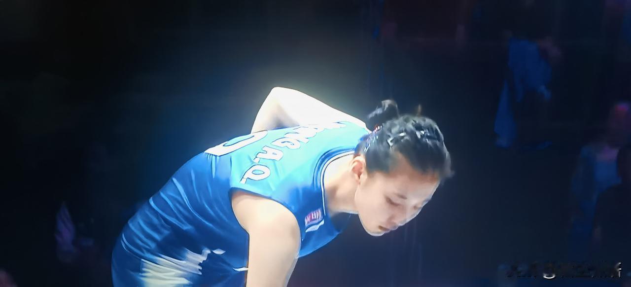中国女排3:1逆转波兰，取得2026世界排球联赛南京站第三场胜利。

首局比赛，