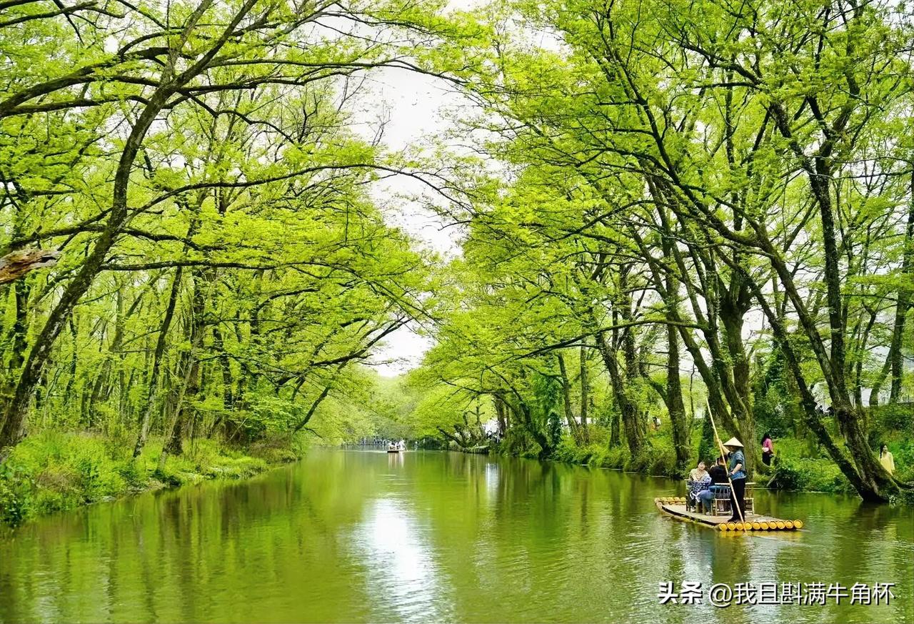上联：流水年华愁晚渡
下联：有请雅士[玫瑰][玫瑰][玫瑰]