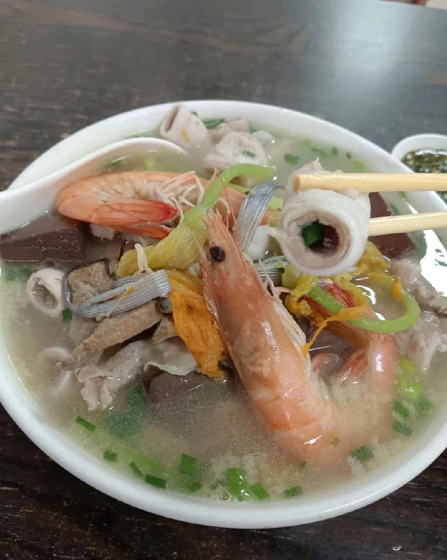 听说混合油问题解决了，就是网友拍到用布遮盖油罐车车身，没想到现在还能这么玩，真是