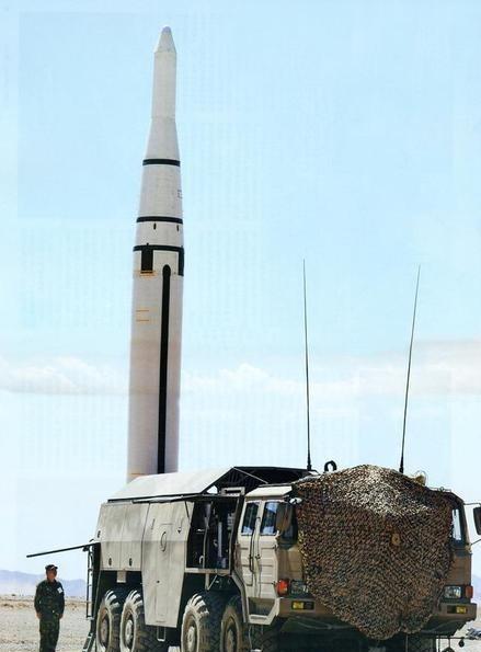 世界最强钻地弹在哪国？中国还是美国？中美两国都拥有超级钻地弹，但却是完全不同的两