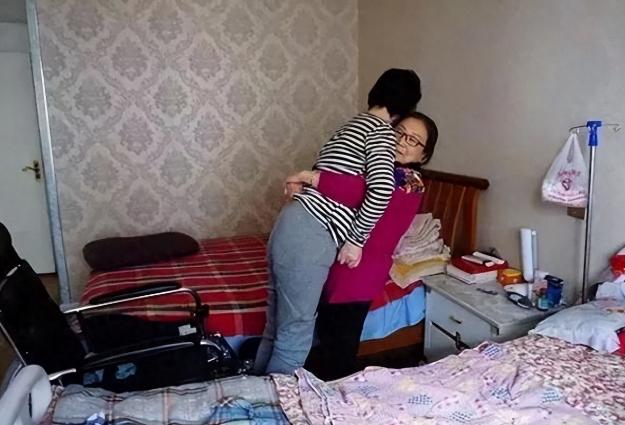 2012年，陕西一女子不幸遭遇车祸，最终成了植物人，婆婆悉心照料了她12年，不料