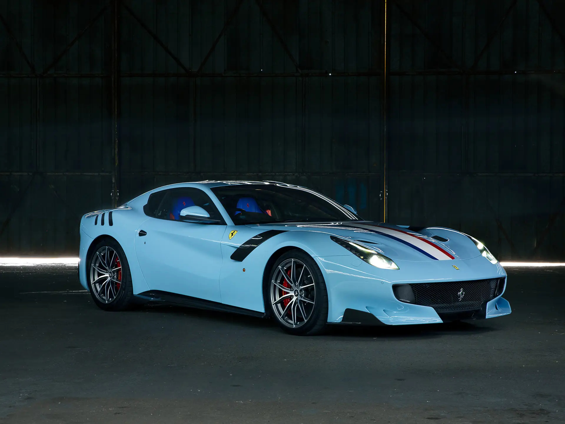 shen车视界 看起来非常Tailor Made的一辆F12tdf，Azzurr