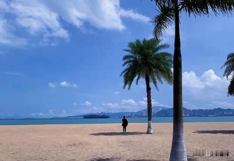 女人的底气，从来不是男人，而是自己
很多女人以为，依靠男人，才有安全感。
其实，