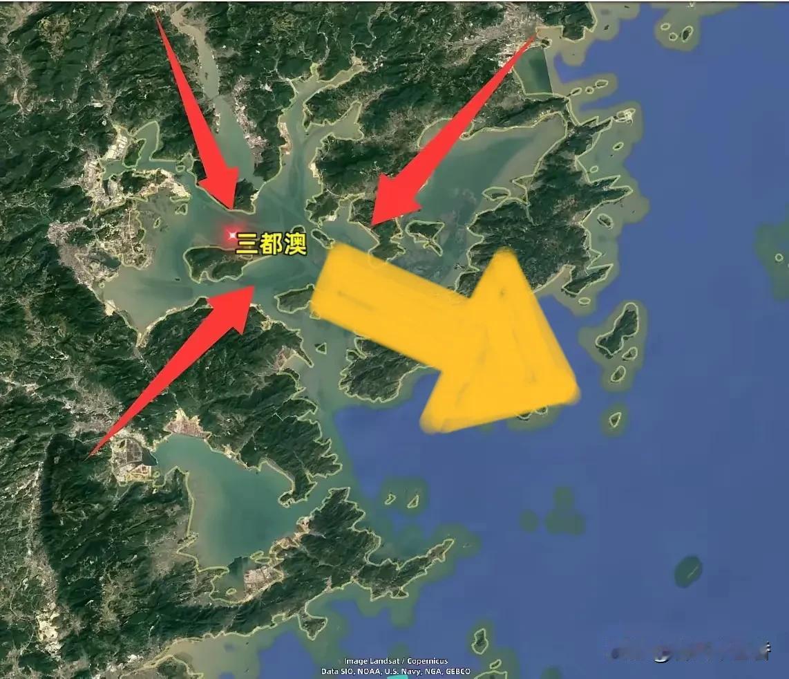 中国东南海岸线藏着个战略要地——三都澳港，也叫三沙湾、宁德港，位于福建宁德市东南