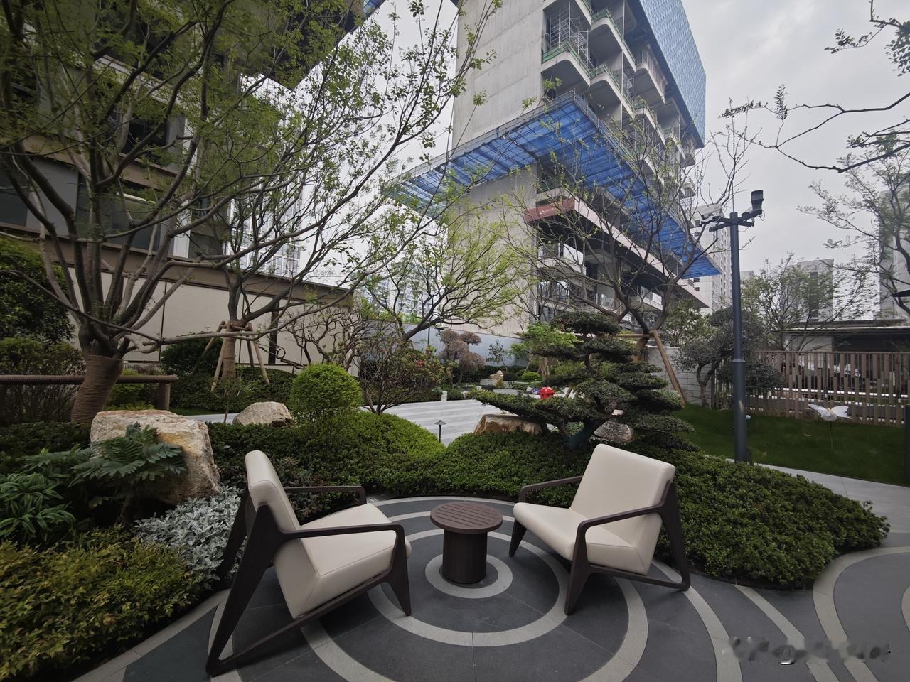 截至 2026年4月，西安楼市正处于政策底、市场底明确，但极度分化的阶段。简单说