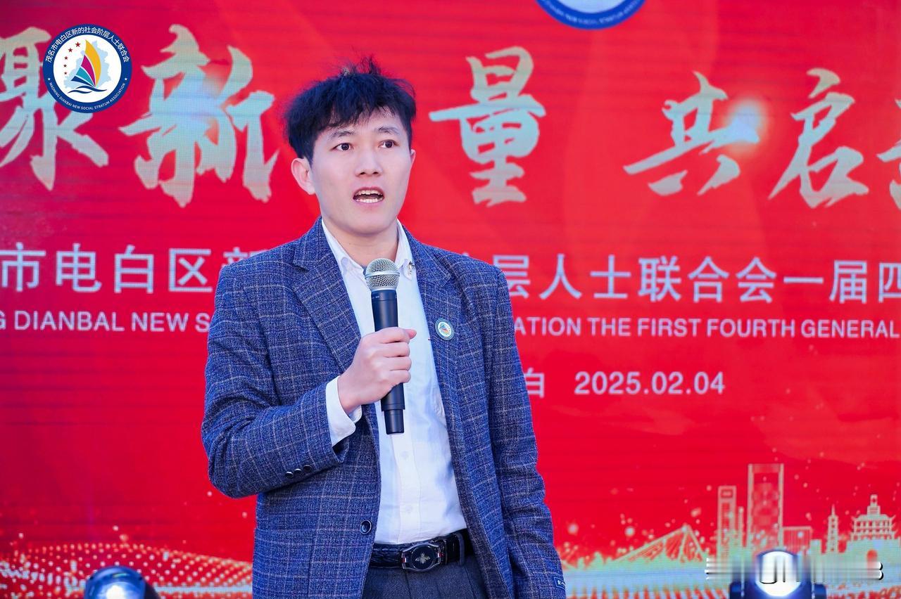 茂商人物简讯：伍斯兴，茂名故事馆首席运营官，深耕自媒体行业多年，他以敏锐洞察引领