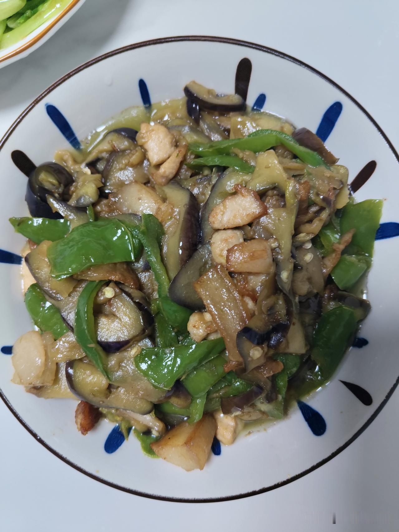 田园茄子炒肉，水蒸蛋，蒜蓉生菜，有喜欢吃的吗