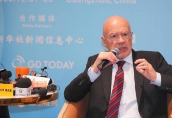 英国学者坦言：美国之所以一直针对中国，是因为中国犯了一个大错。
 
一个建国才二