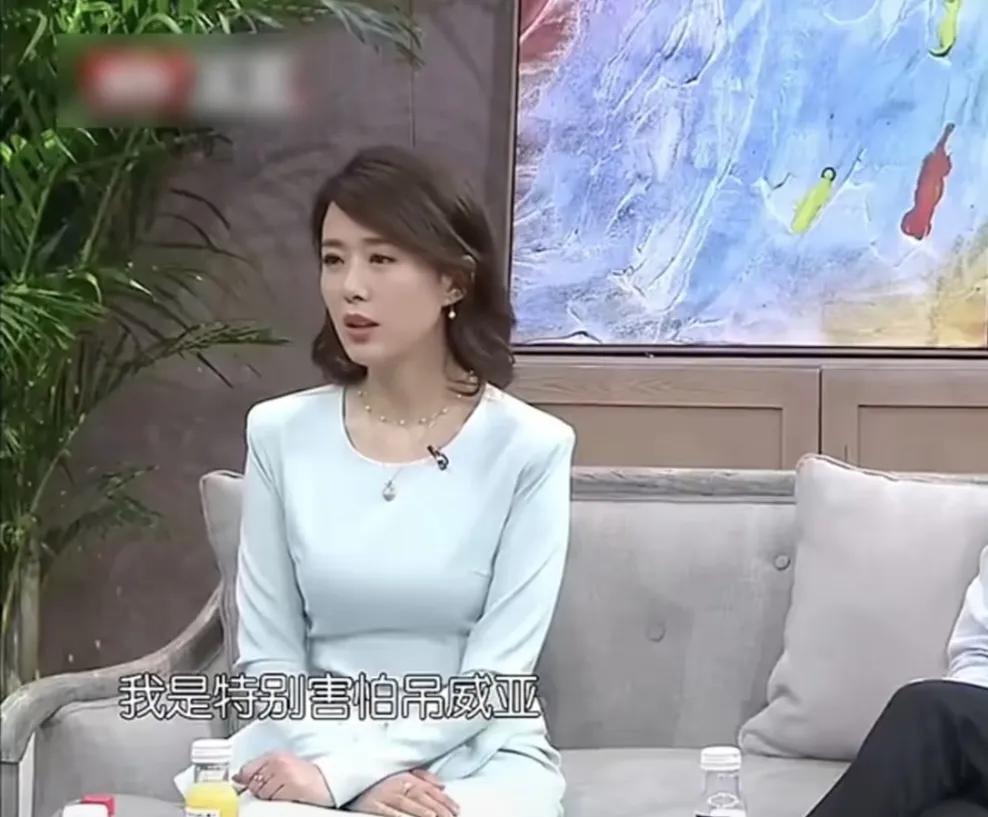 颜丹晨：“我是特别害怕吊威亚，我觉得我一到空中我就丧失了生活的本能，就是我就害怕