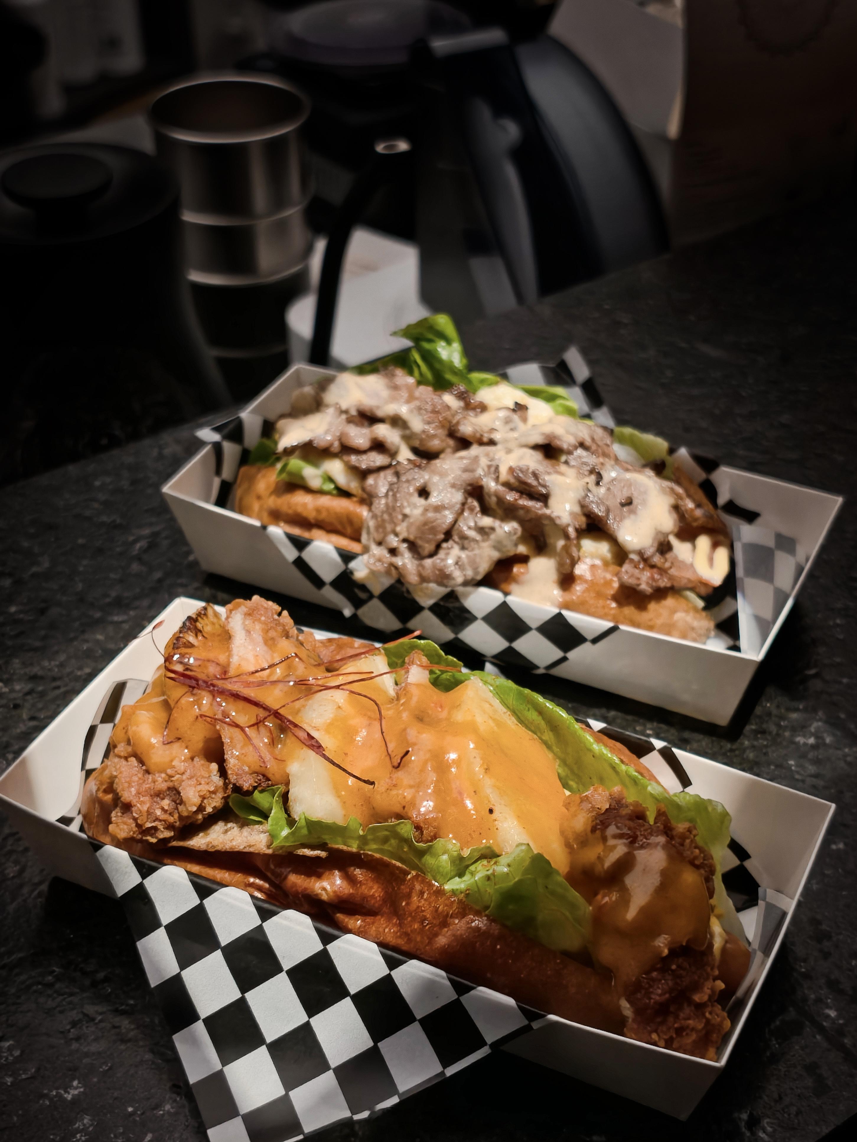 刚爱上阿塞对面美味的热狗🌭怎么就搬走了！！我哭！！你看！料这么多吃一个相当满足