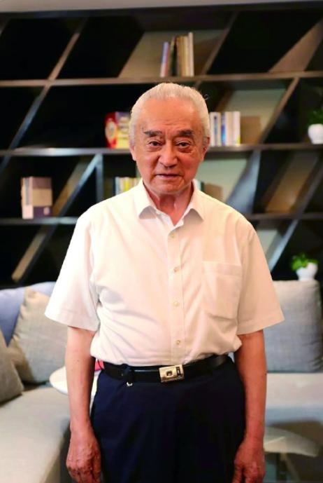 卢强（1936年5月19日至2022年12月23日），安徽无为人，中国自动控制和