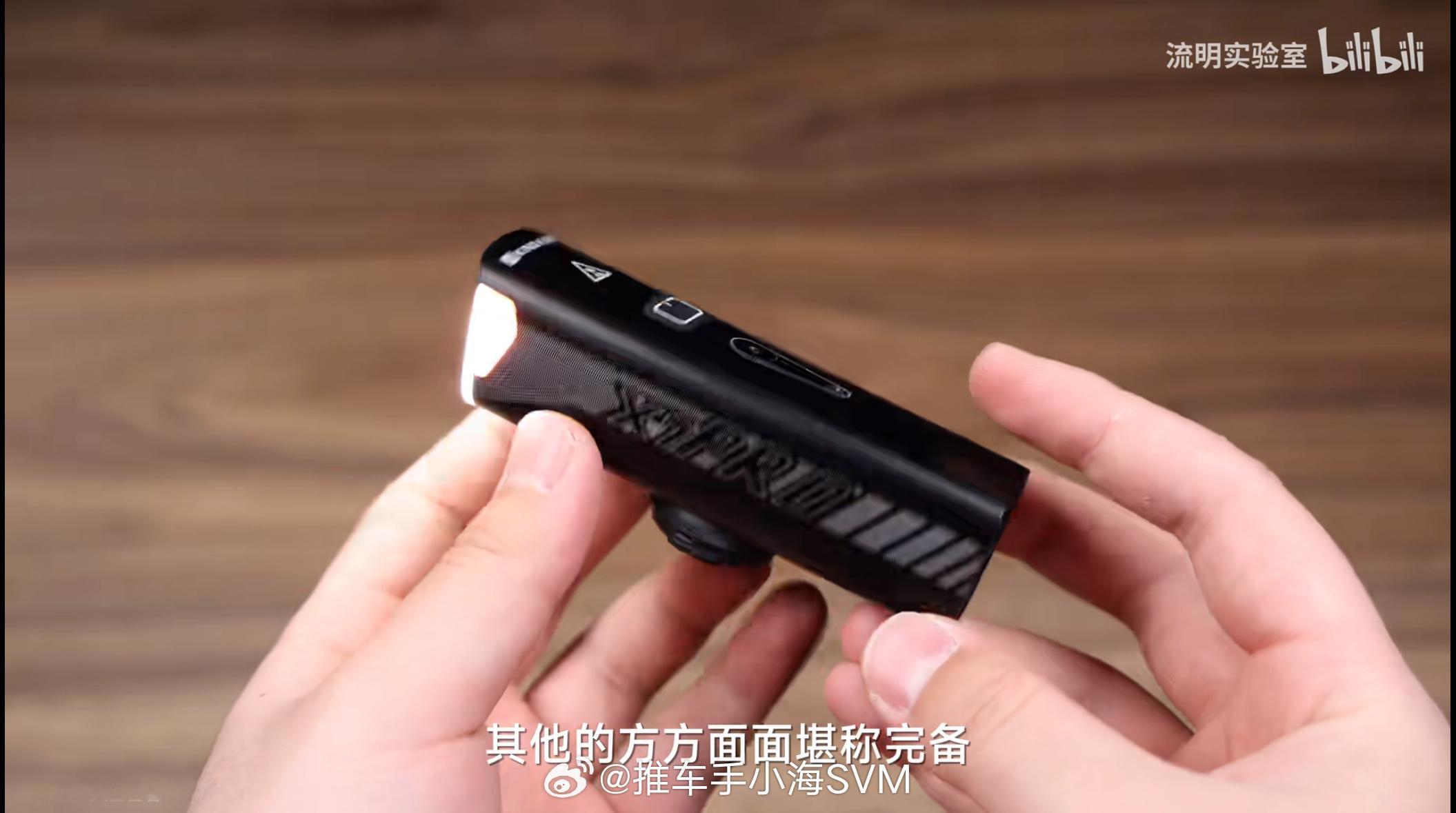 正反双接，标准德规，Type-C直充，侧面红光提醒，反向放电可充码表，摔车能力一