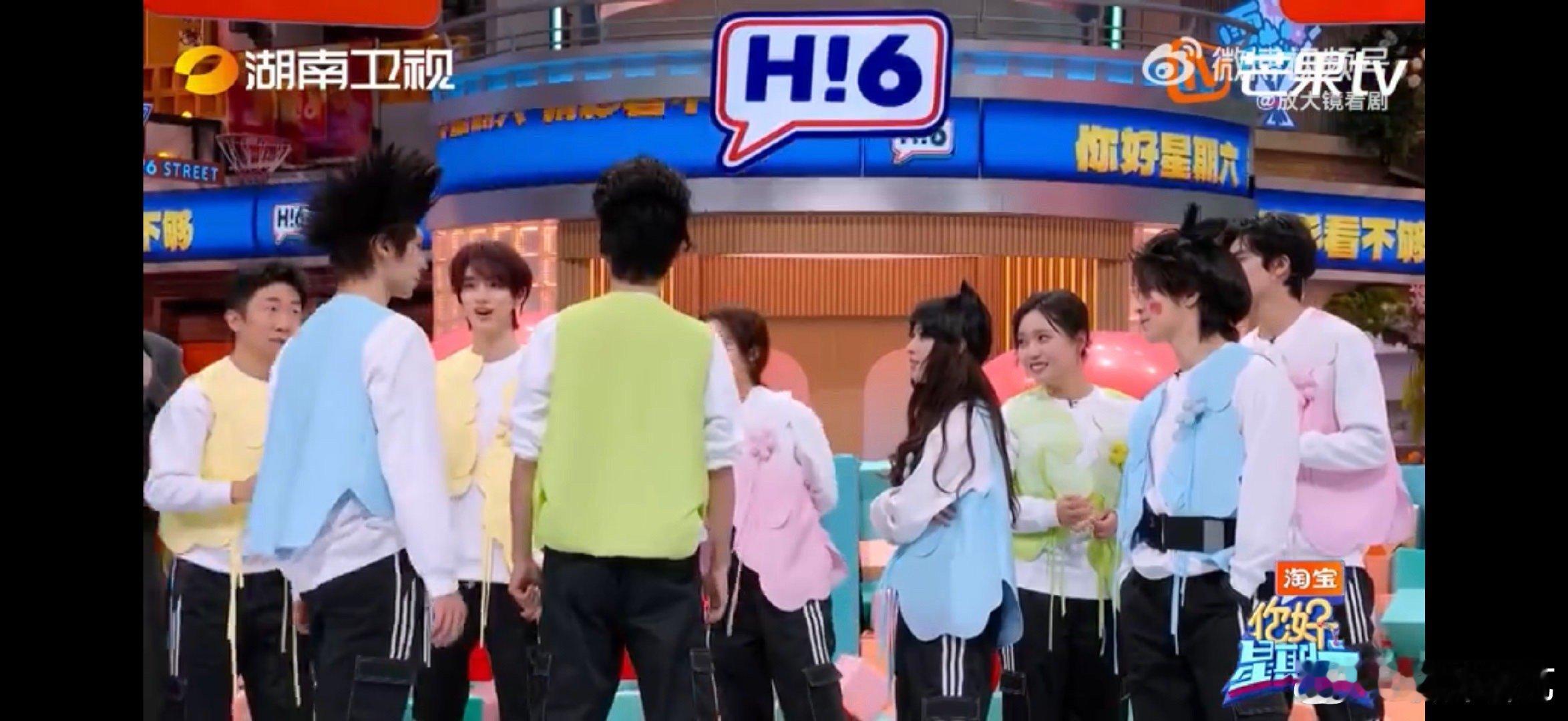 丁程鑫好六限定年末妆造笑到停不下来！《你好星期六》年末狂欢妆造，全员各显神通，搞