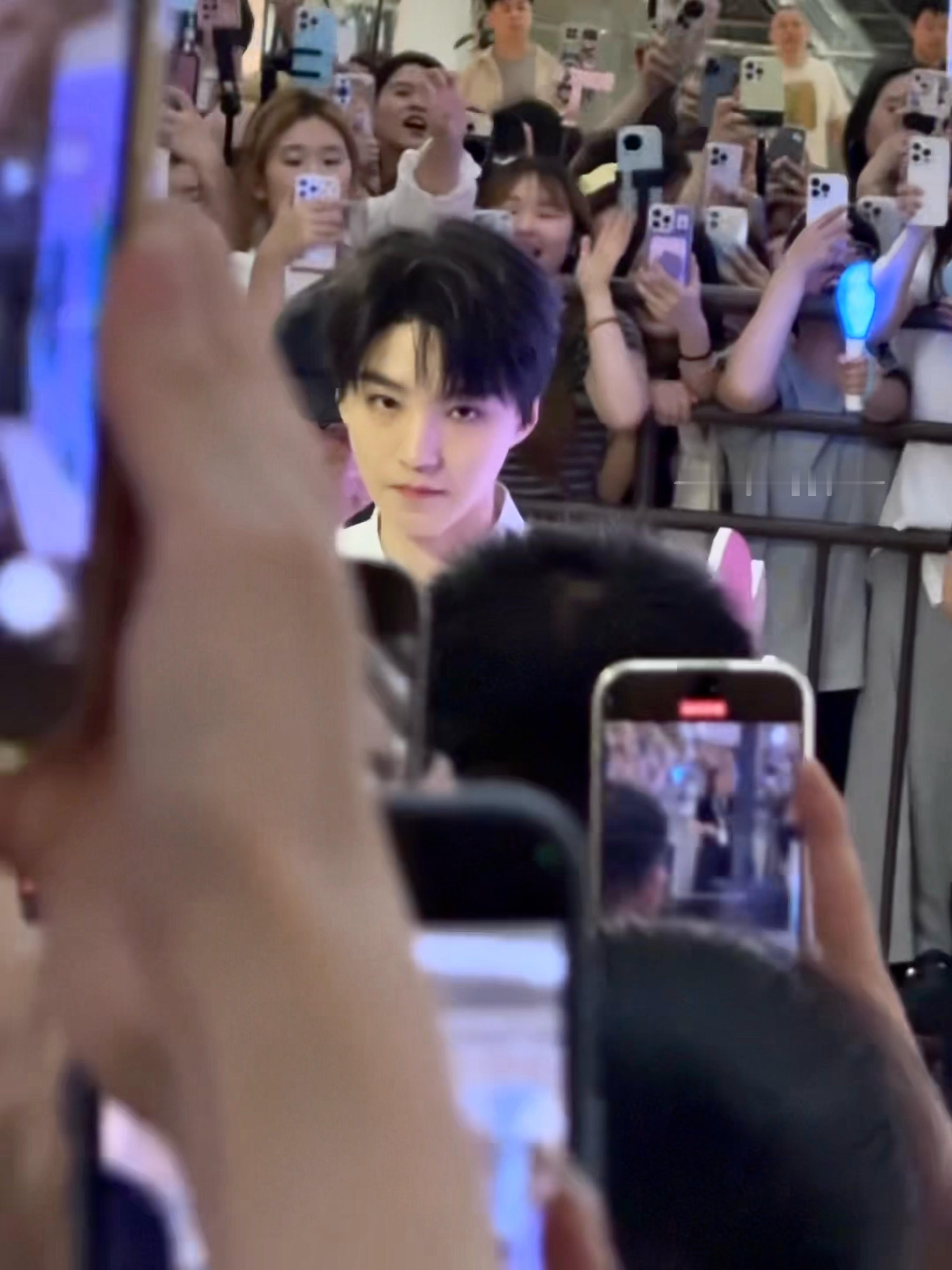 王俊凯  一切 定格在一瞬间～还好我想见王俊凯跟他想见我一样