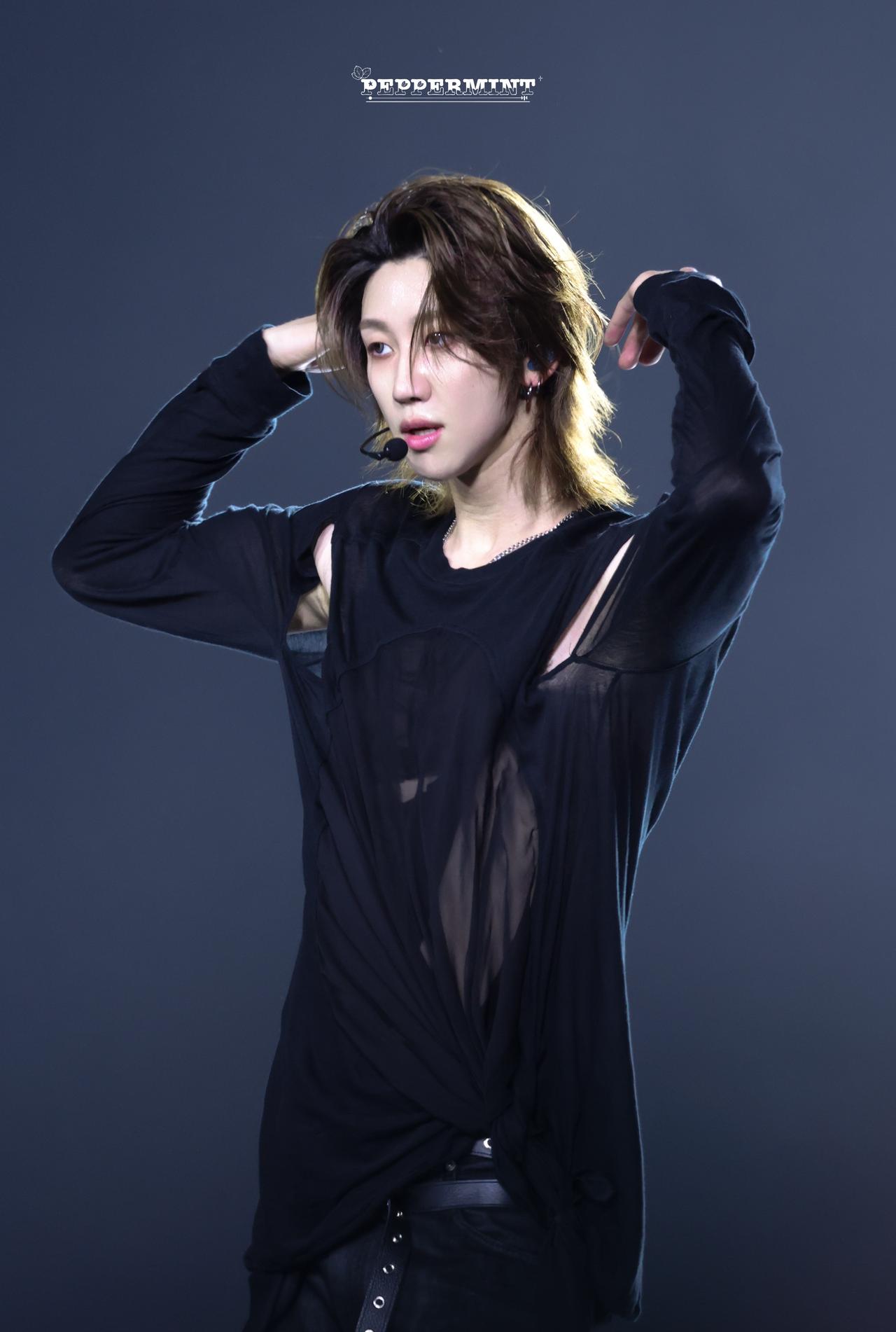 The8徐明浩超话  xmh徐明浩雀斑妆封面 🐈‍⬛徐明浩真的适合拍时尚杂志 