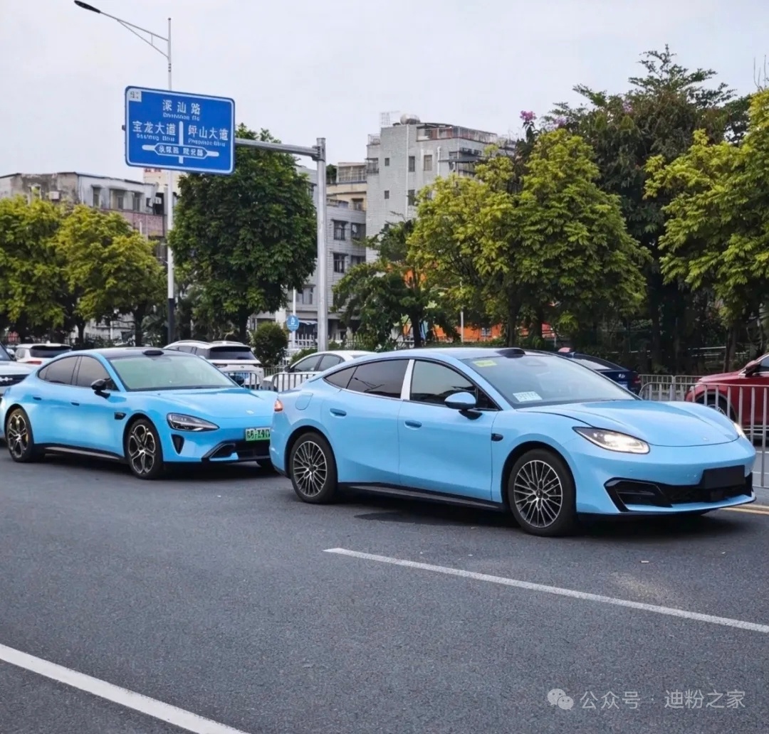 方程豹S和小米SU7同框大家怎么看？ 广州