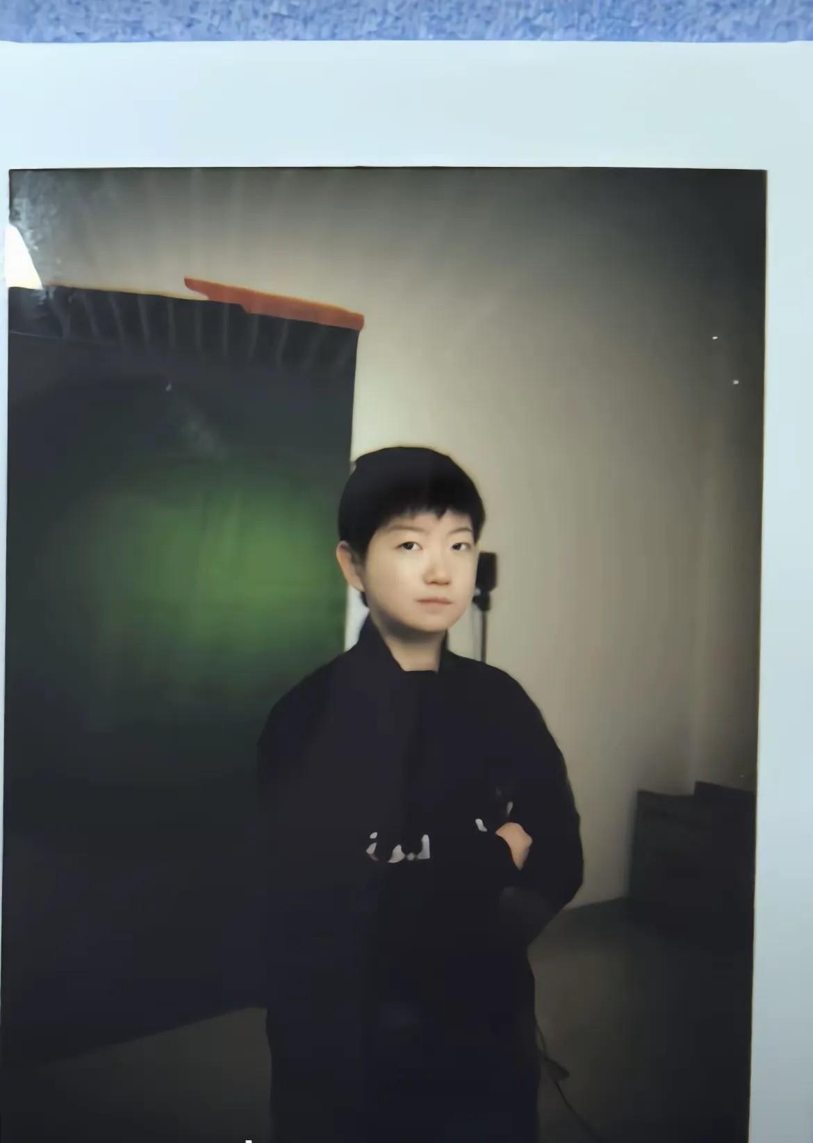 “姐姐36岁之后你见不到我了”，这句玩笑话，听上去像是个预言。
莎莎，这个轻的姑