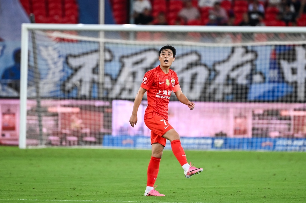 武磊上海海港中超首发回归两连胜⚽武磊时隔21个月重回首发！坦言伤病煎熬，两连胜让