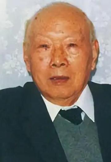 1985年，纽约机场，78岁的宋希濂见到陈赓的遗孀傅涯，伸手攥住对方的手，把一沓