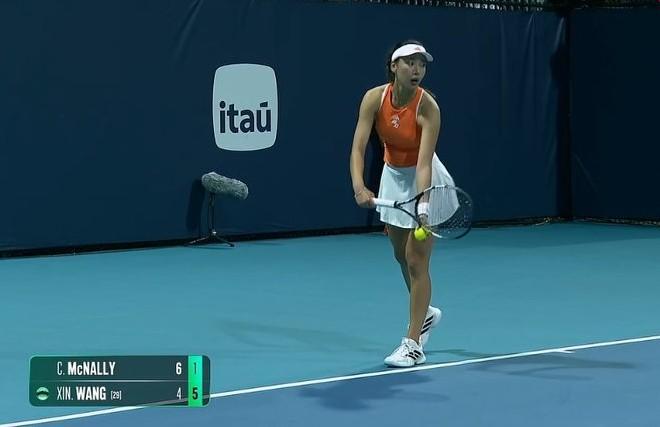 王美人这样的状态，即便今天能过了麦克纳利这一关，下一轮在萨巴伦卡身上，最多拿不到