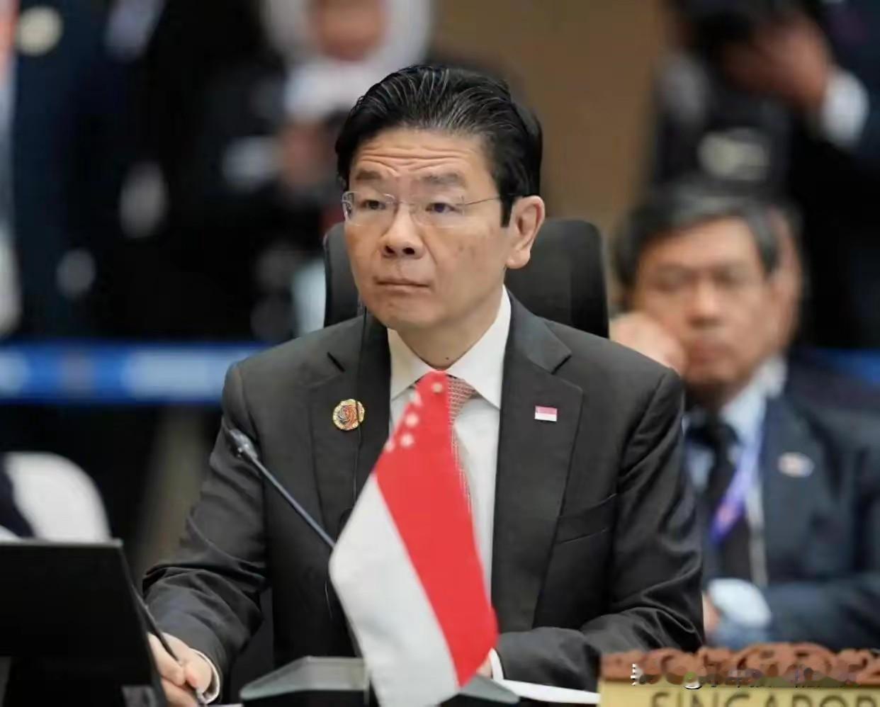 这两天，看到中国如此严厉制裁日本，当初还替日本讲话的新加坡总理黄循财可谓是瑟瑟发