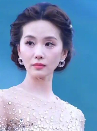这是真实的刘诗诗？有点吓人😱 