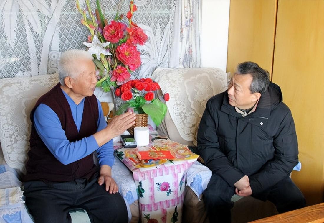 评退休后单位过节不慰问之议。
有人说退休后单位过节不慰问“不合理”，劝一句“退休