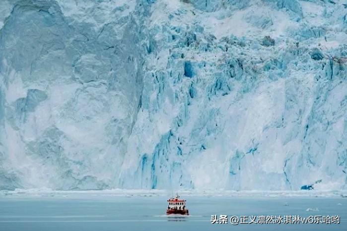 格陵兰岛下雨这事可太反常了。据美媒8月19日报道，当地时间8月14日，海拔300