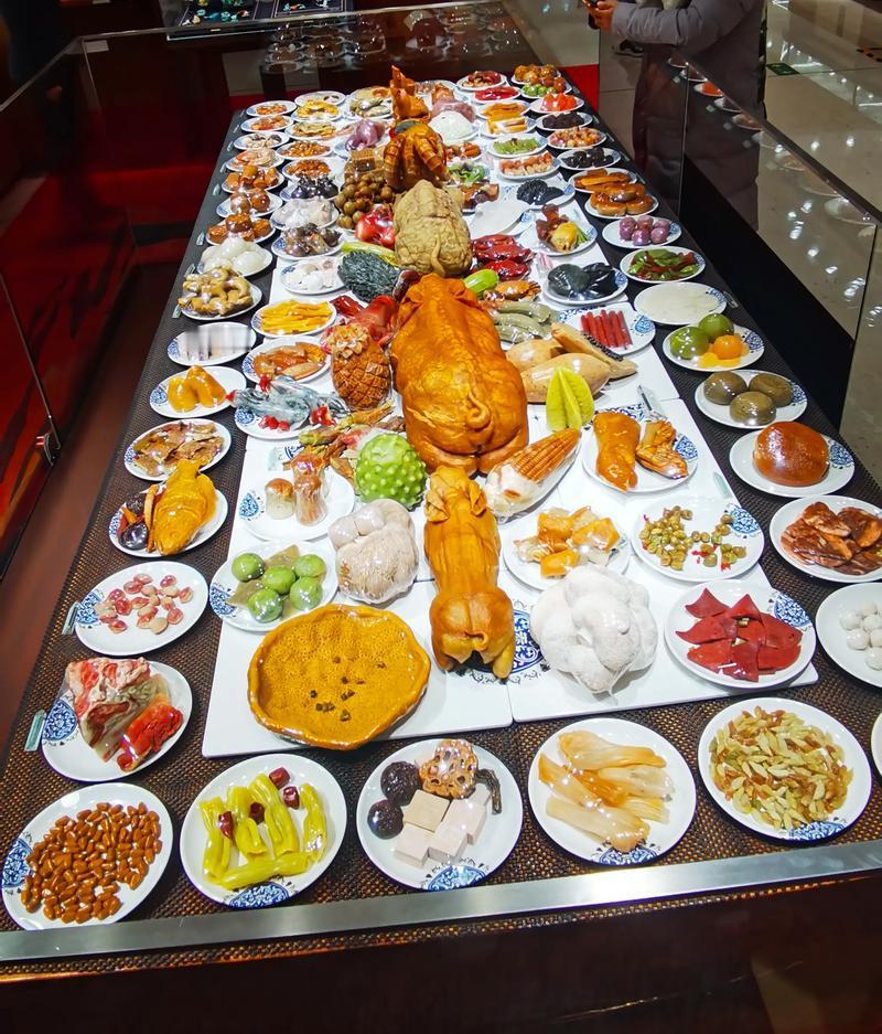我认为中餐
因为中餐烹饪方式丰富，想想“满汉全席”[大笑]，蒸煮炖炒，看着成品就