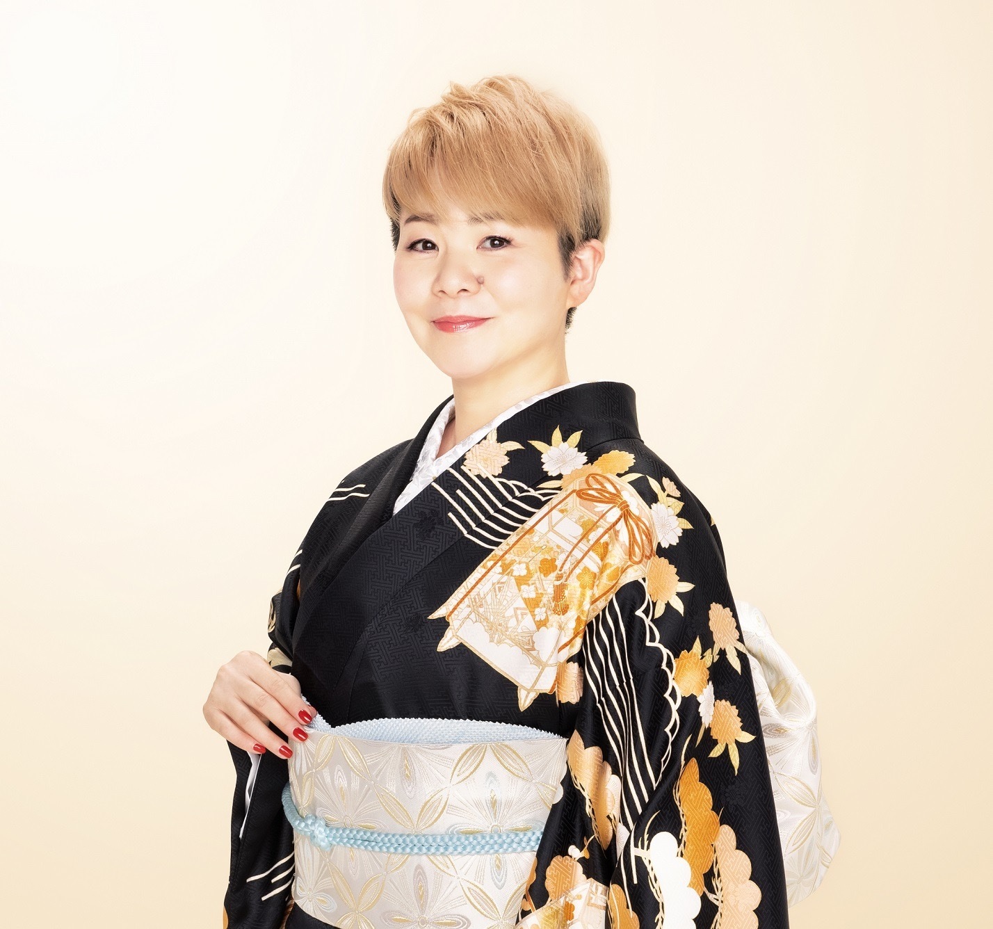 微博文化交流之夜精彩舞台 走进微博文化交流之夜，沉浸于精彩舞台的梦幻世界。鼓曲敲