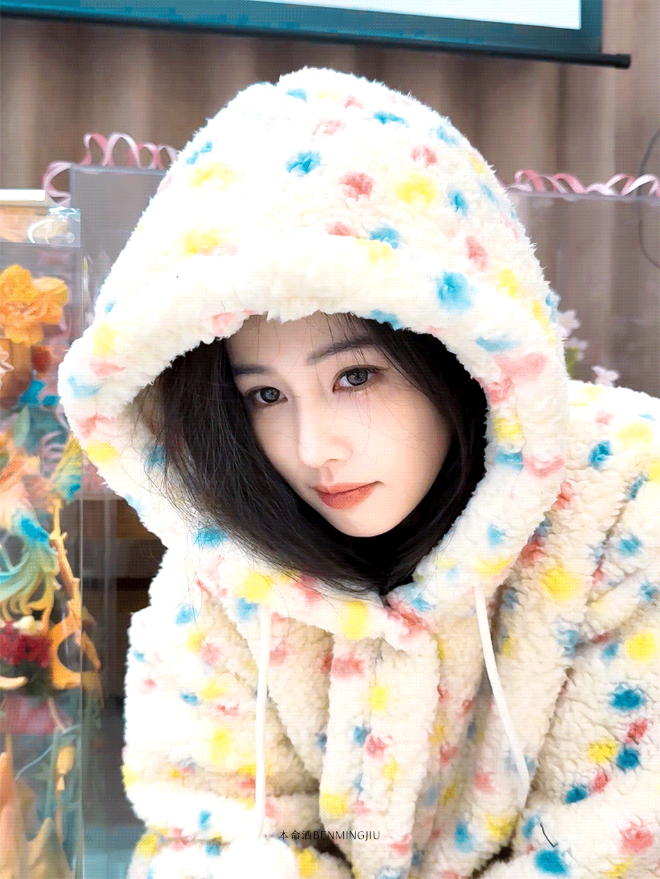 奔跑吧 奔跑吧白鹿 你在我面前永远都闪闪发光，就像整个宇宙的星光都洒在你身上