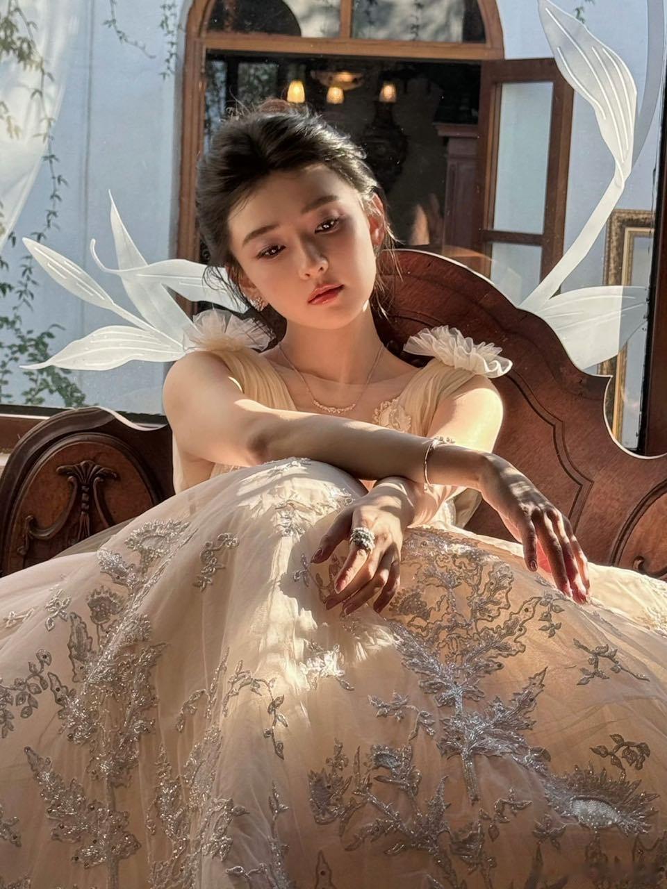 张予曦梁洁 美女茶话会看到张予曦梁洁的茶话会，满脑子只有一个念头：我也想坐那！ 