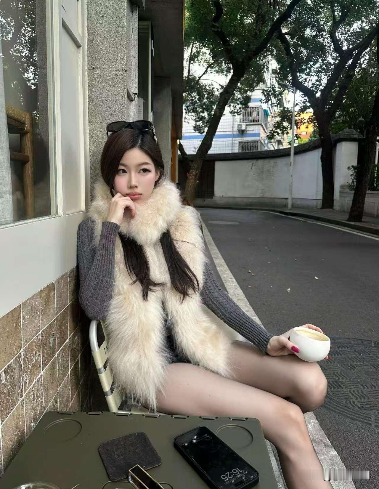 老巷子里的咖啡馆人少但很清静。古风古巷子 巷子深处的浪漫 逛一逛巷子 县城老巷子