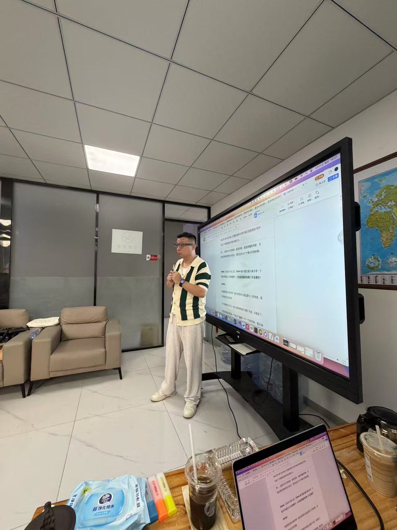 那一年我30岁，在上汽大众的会议室里，老外从国外过来教我们，当时主导我们项目的是