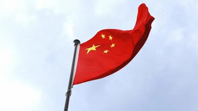 一边赚大陆钱一边剪国旗，长荣彻底把路走死了。

巴黎奥运举办期间，长荣旗下酒店的